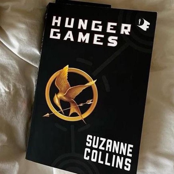 🛍️3/$20🛍️ Hunger games, Vol. 1 Book - Picture 2 of 2